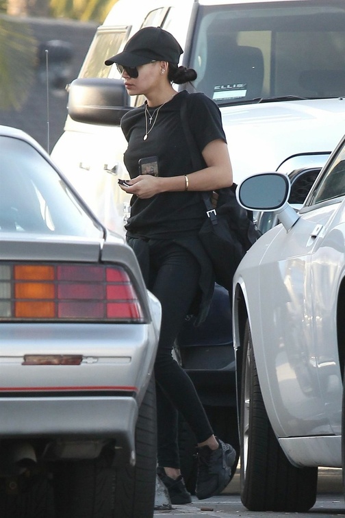naya-rivera-out-for-grocery-shopping-in-los-angeles-01-17-2018-2.jpg